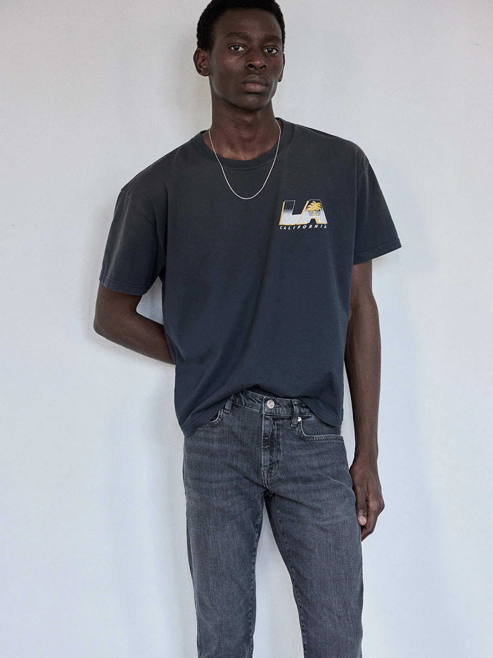 FRAME Boxy Vintage Print Tee in Washed Black< Tees & Polos