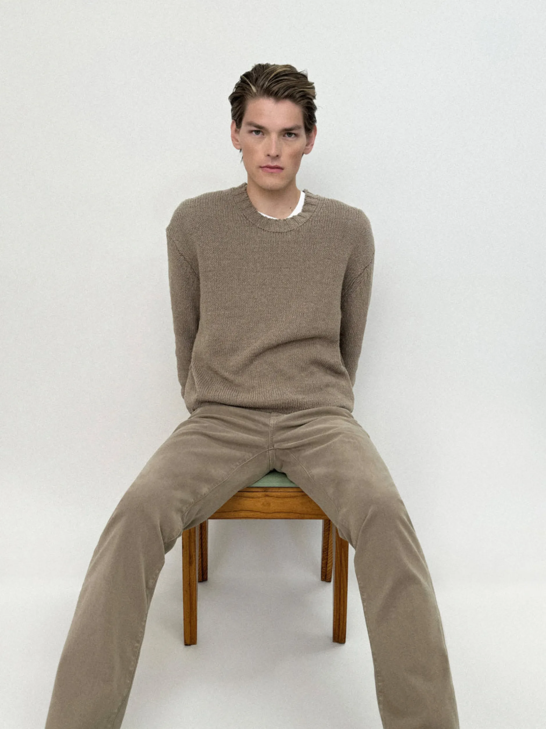 FRAME Cashmere Crewneck Sweater in Soft Mocha<Women Sweaters|Sweaters & Hoodies