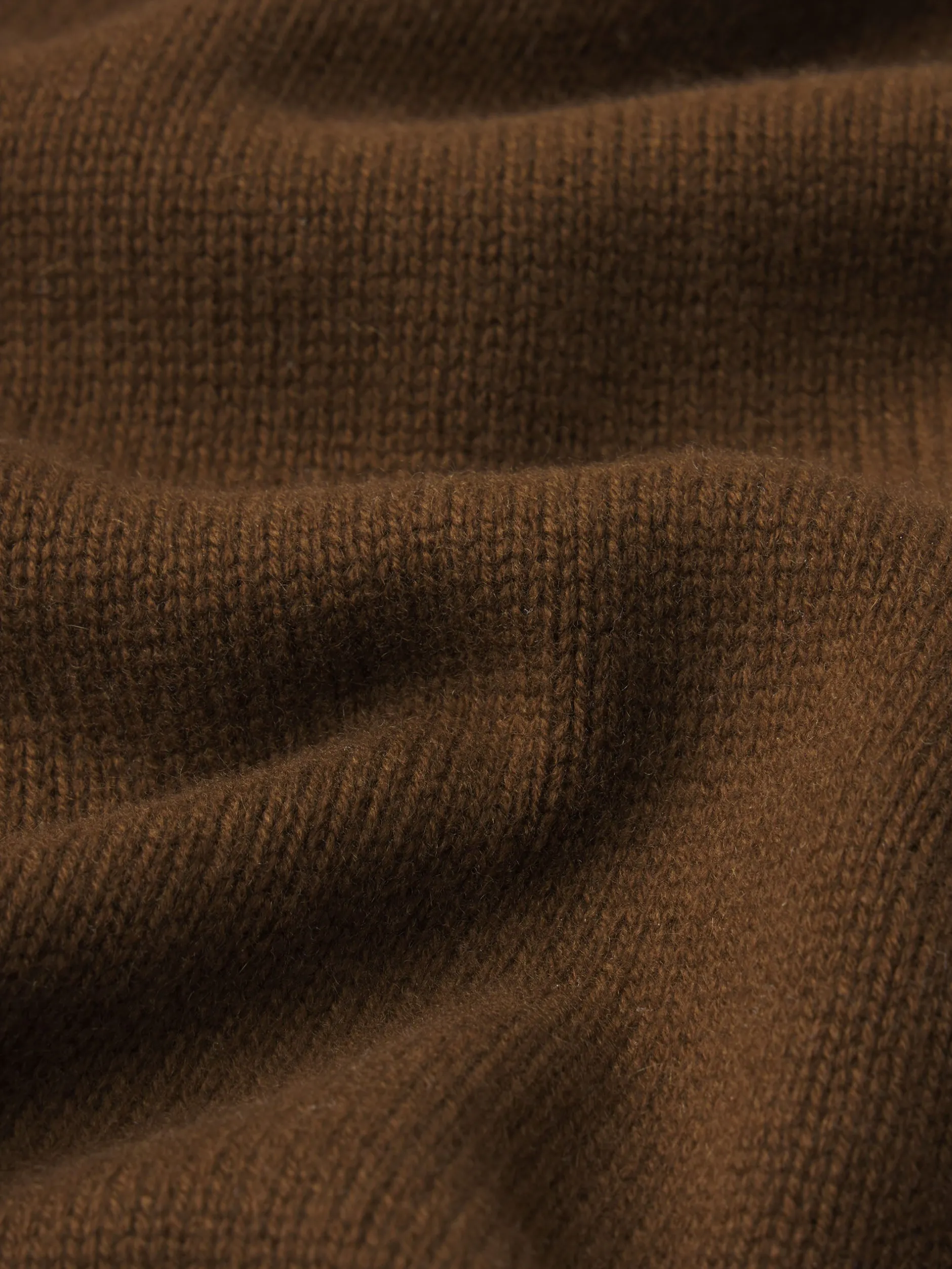 FRAME Cashmere Crewneck Sweater in Dark Camel< Sweaters & Hoodies