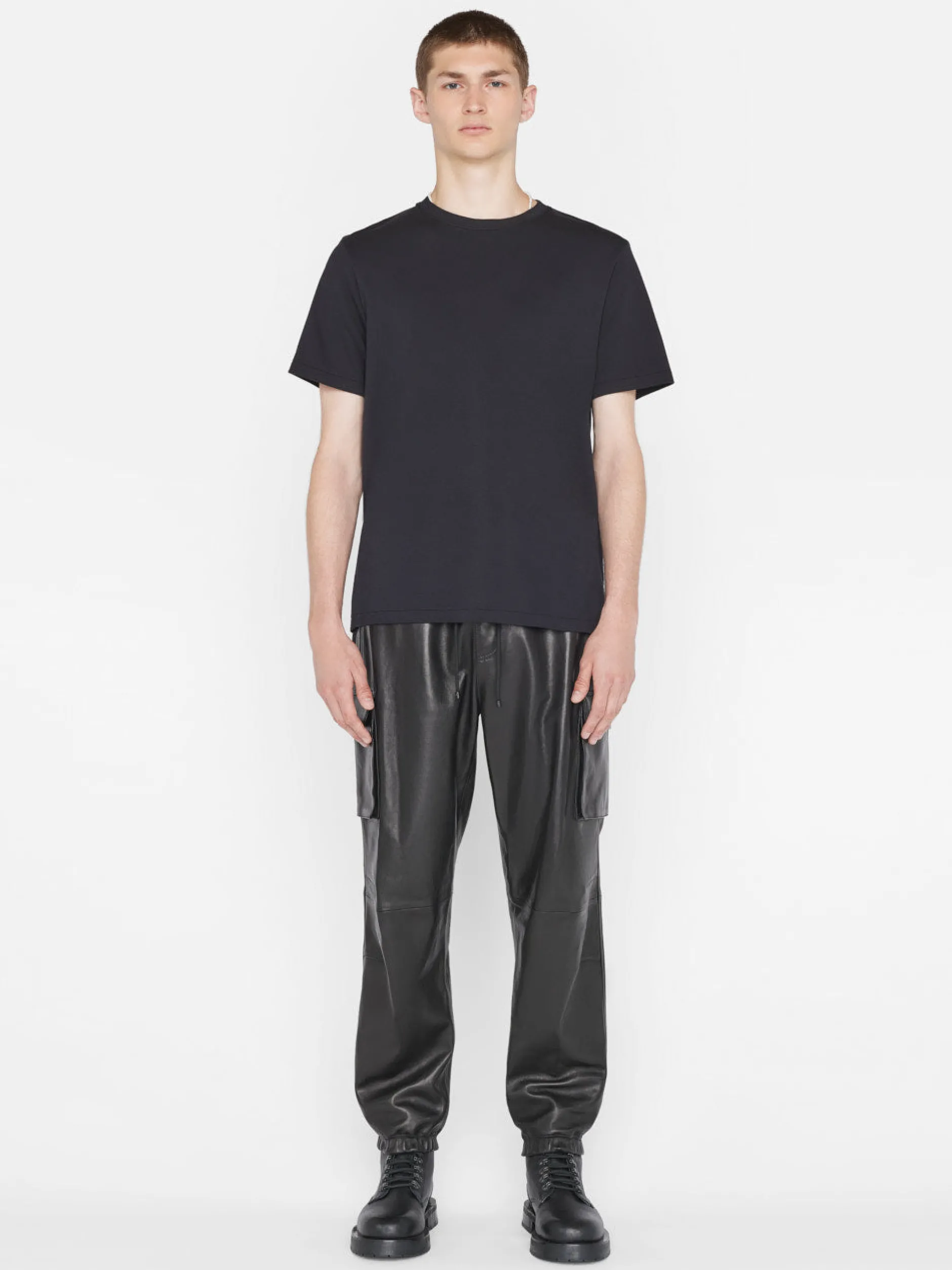 FRAME Duo Fold Tee in< Tees & Polos