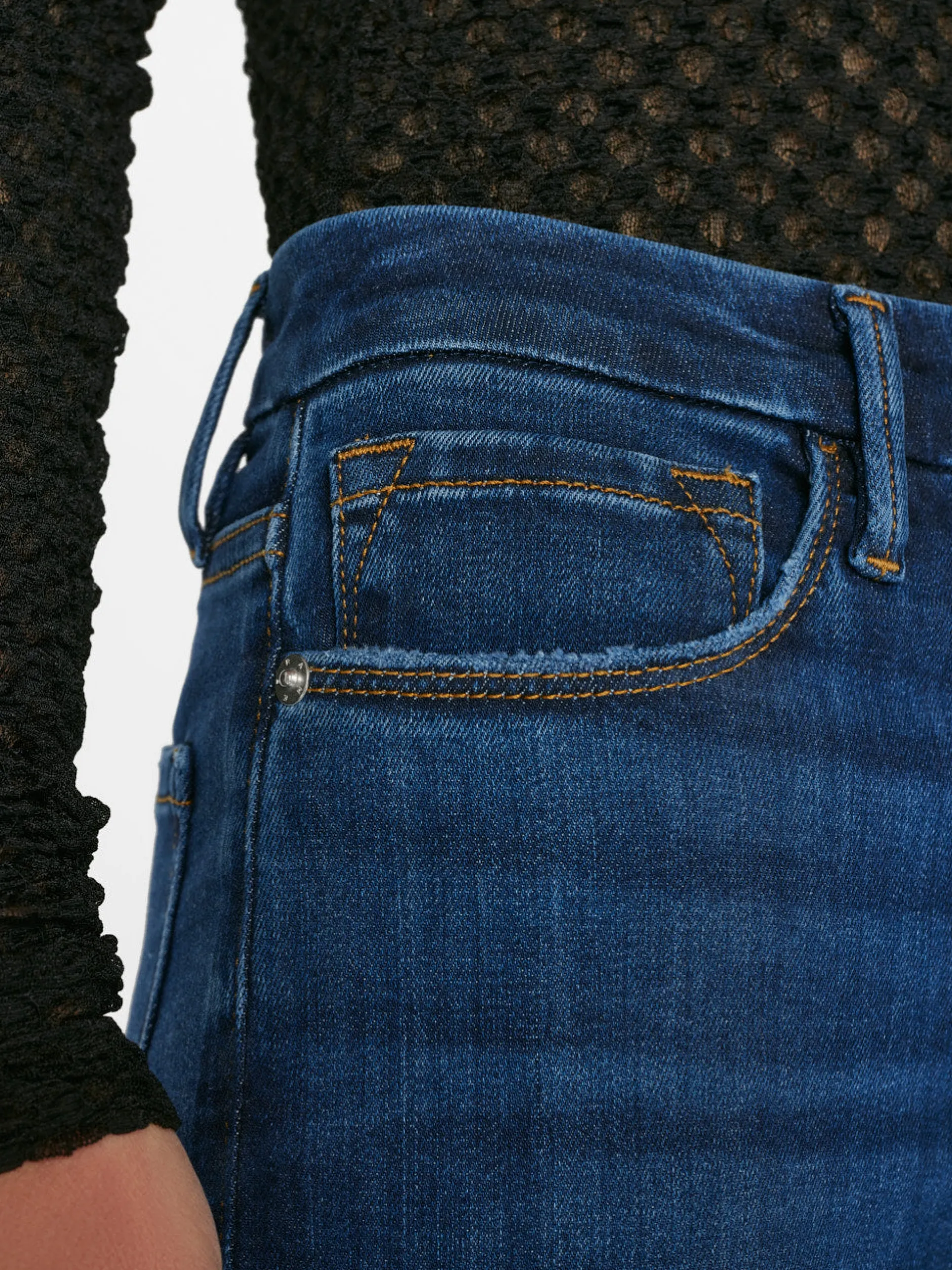 FRAME Le Crop Mini Boot in<Women Bootcut