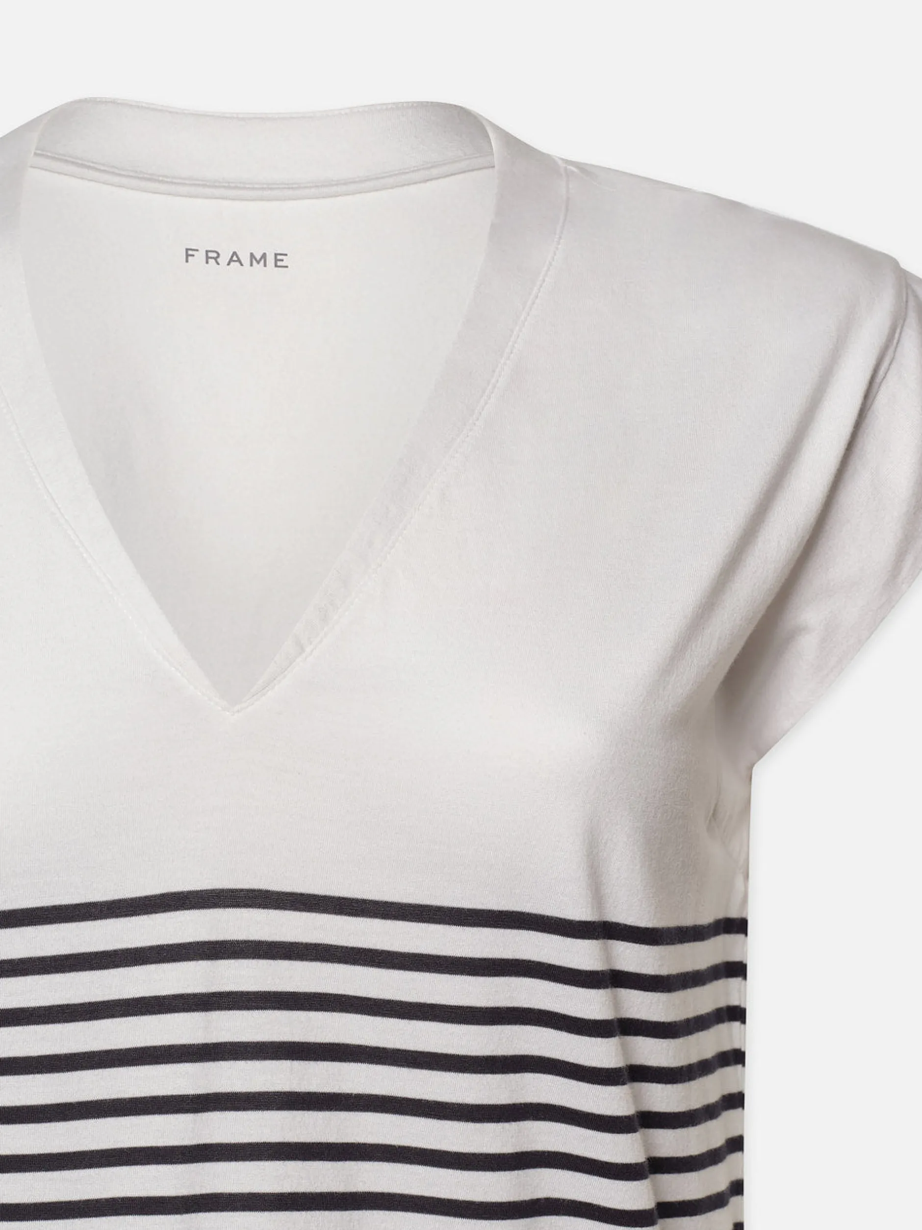 FRAME Le Mid Rise V Neck Tee in Navy Multi<Women Tanks & Tees