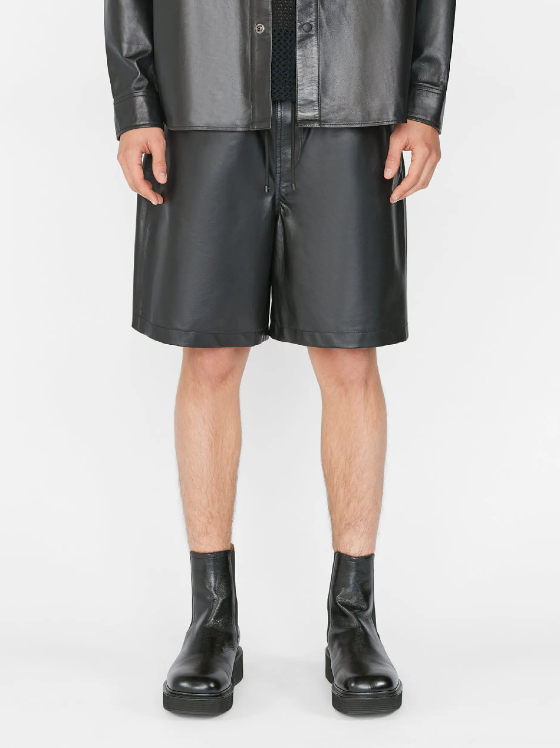 FRAME Leather Short in< Pants & Shorts