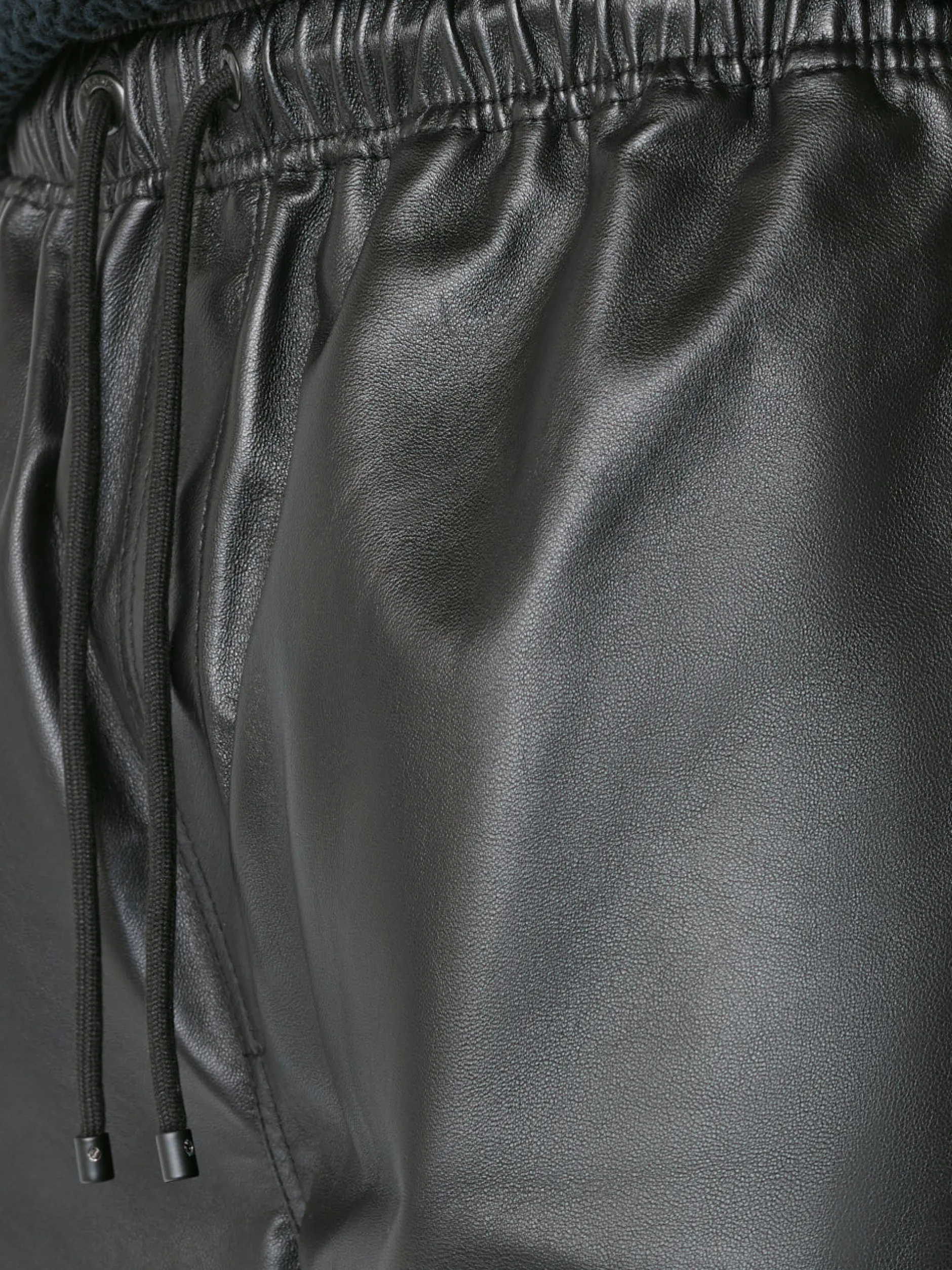 FRAME Leather Short in< Pants & Shorts