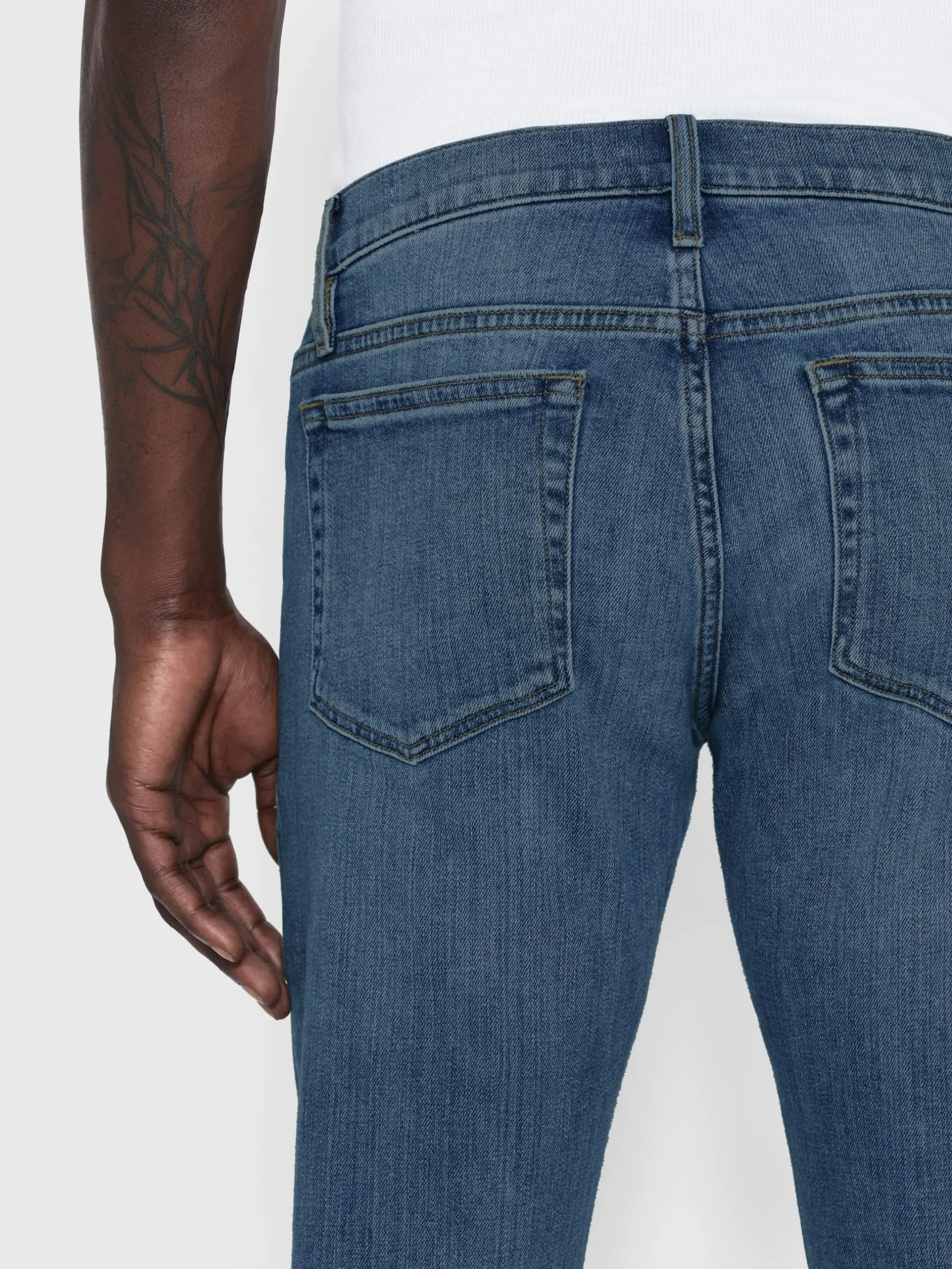 FRAME L'Homme Slim in< Slim