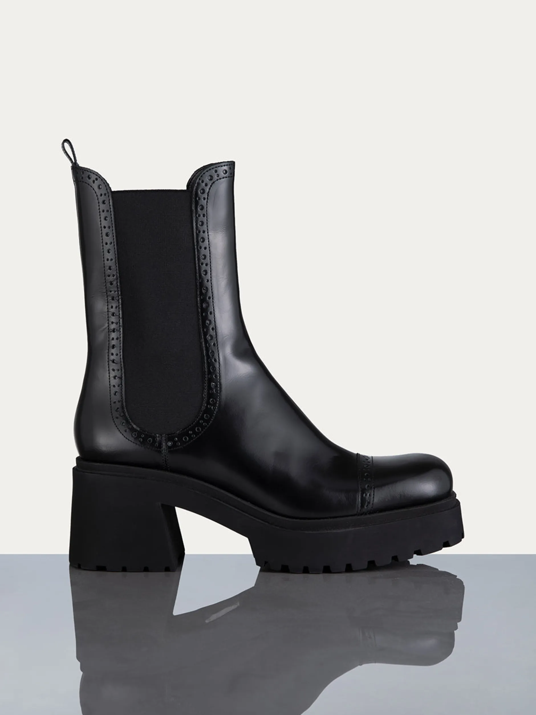 FRAME Lumi Lug Boot in<Women All Accessories & Shoes