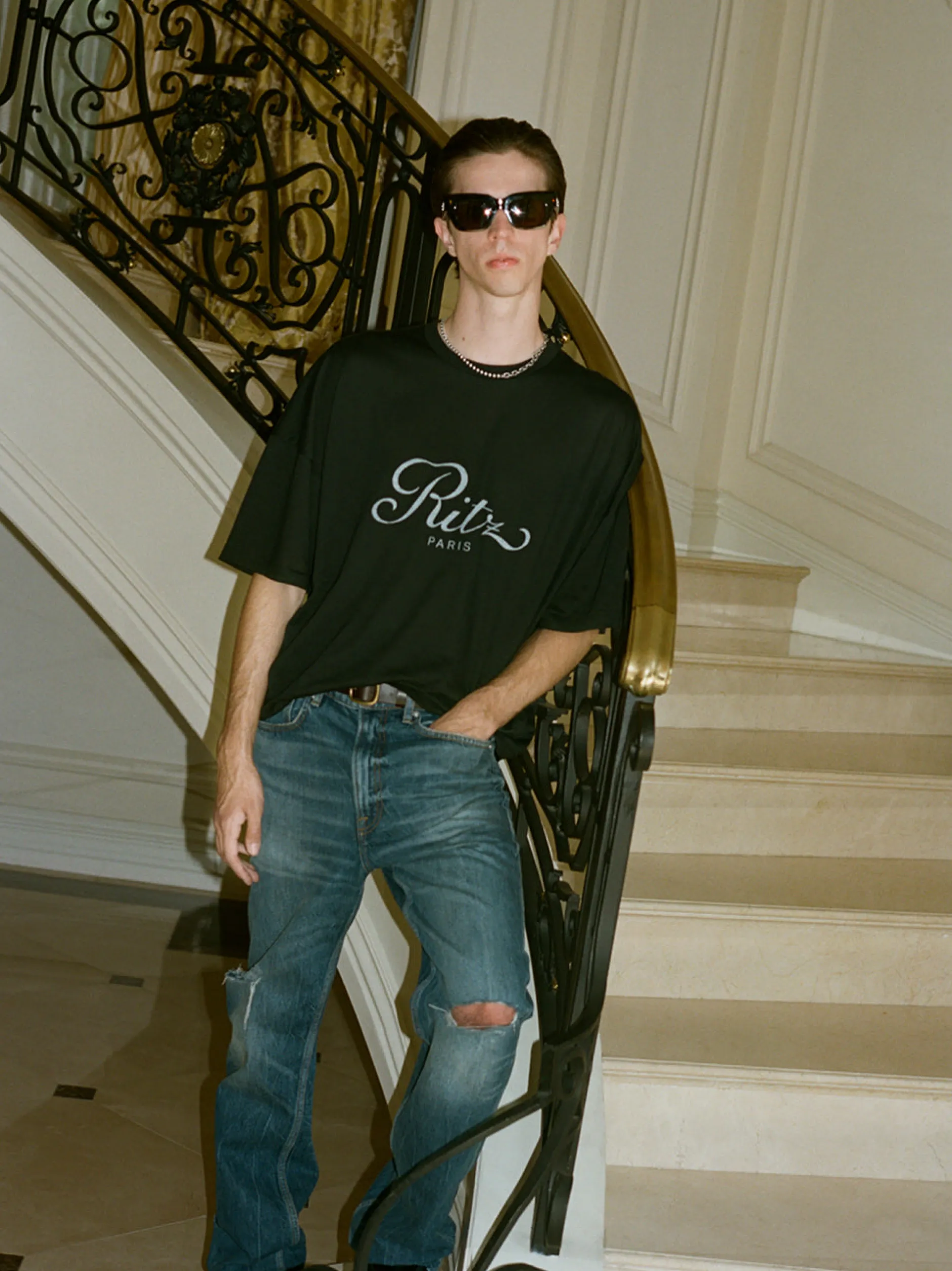 FRAME Ritz Men's Cropped Relaxed T Shirt in< Tees & Polos