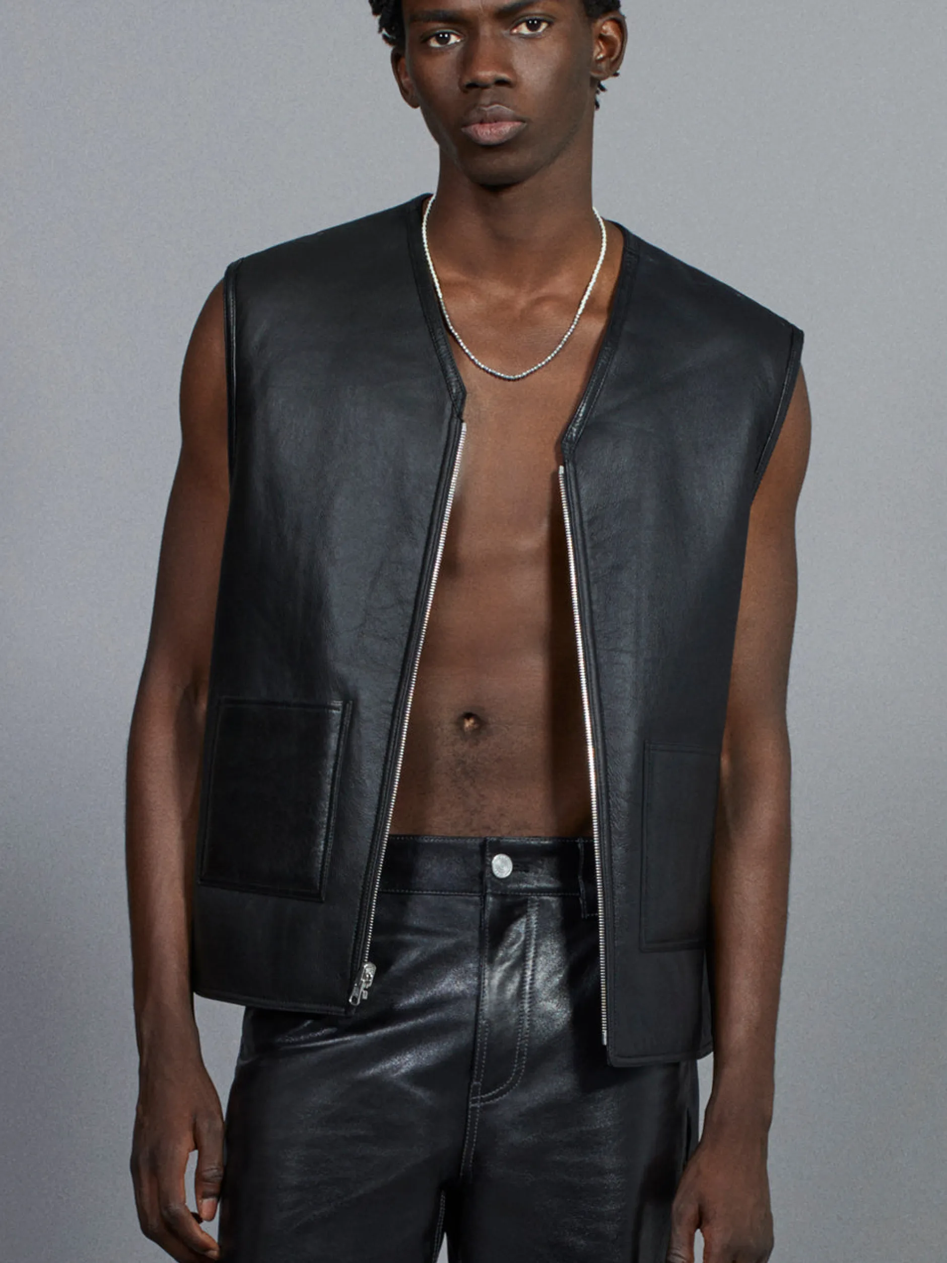 FRAME Shearling Vest in Stone Beige/Black< Leather & Suede|Jackets & Coats