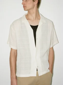 FRAME Short Sleeve Camp Collar Shirt in Off White< Shirts