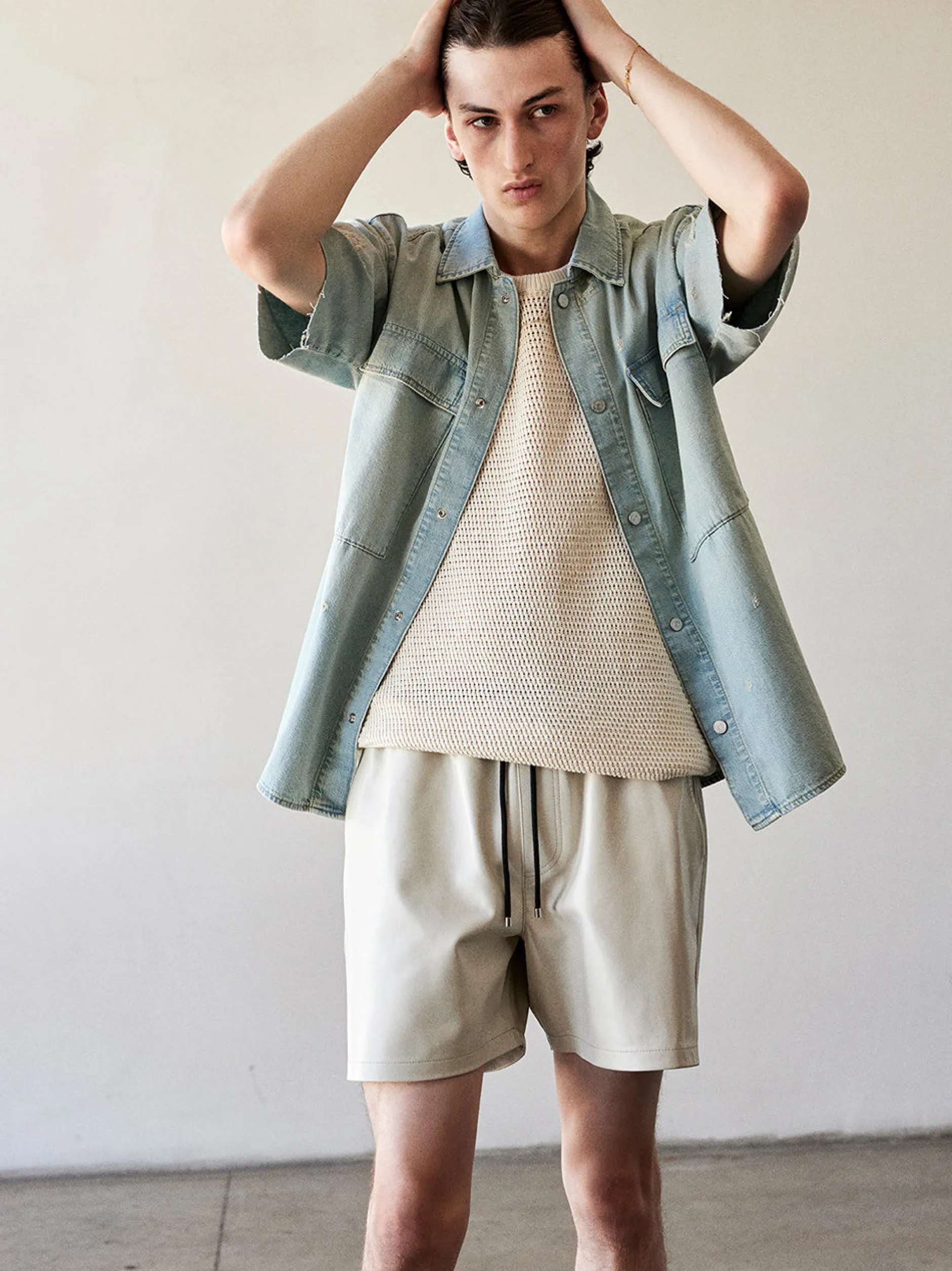 FRAME Short Sleeve Relaxed Denim Shirt in< Denim Shirts|Shirts
