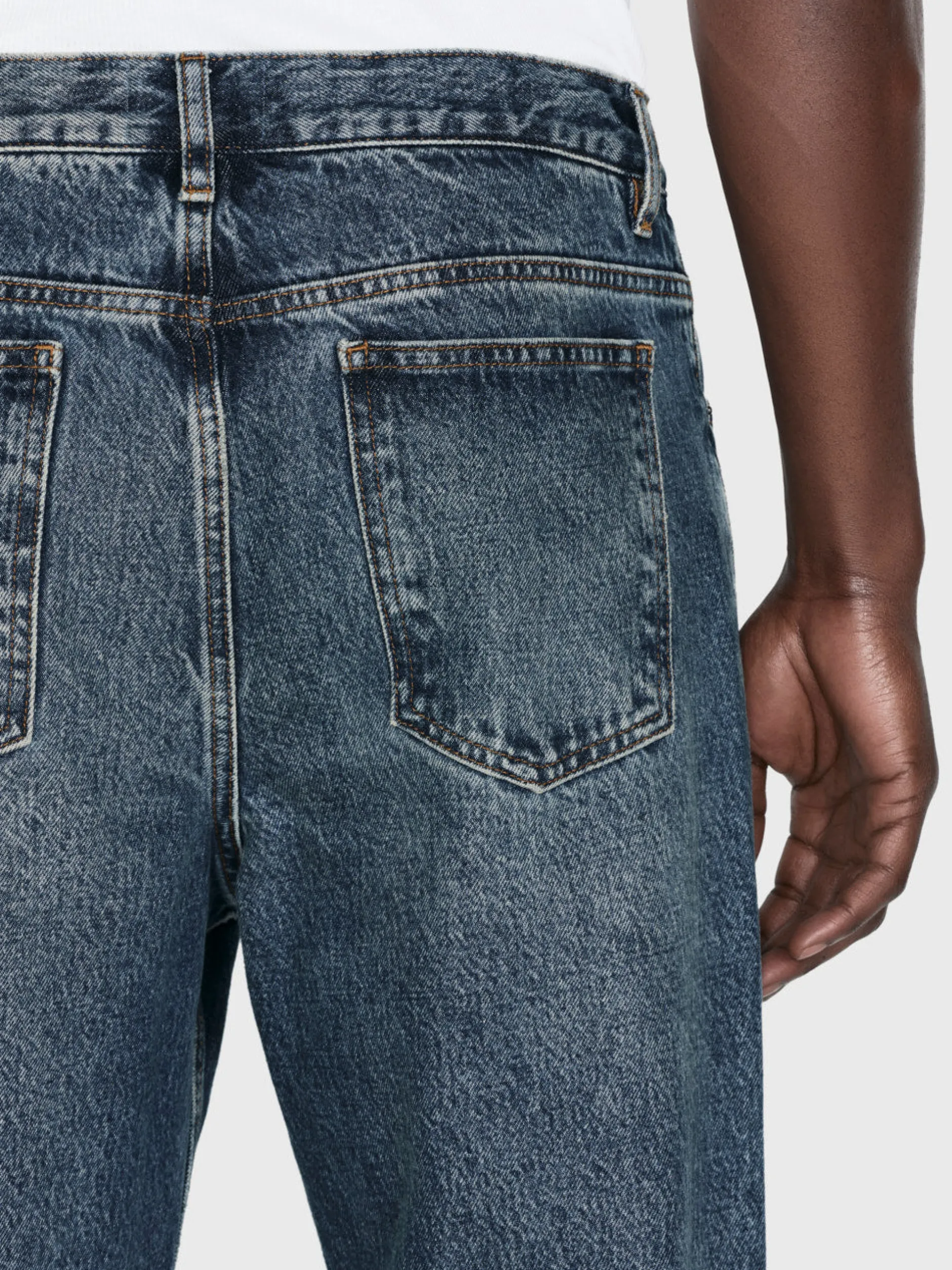 FRAME The Boxy Jean in< Straight