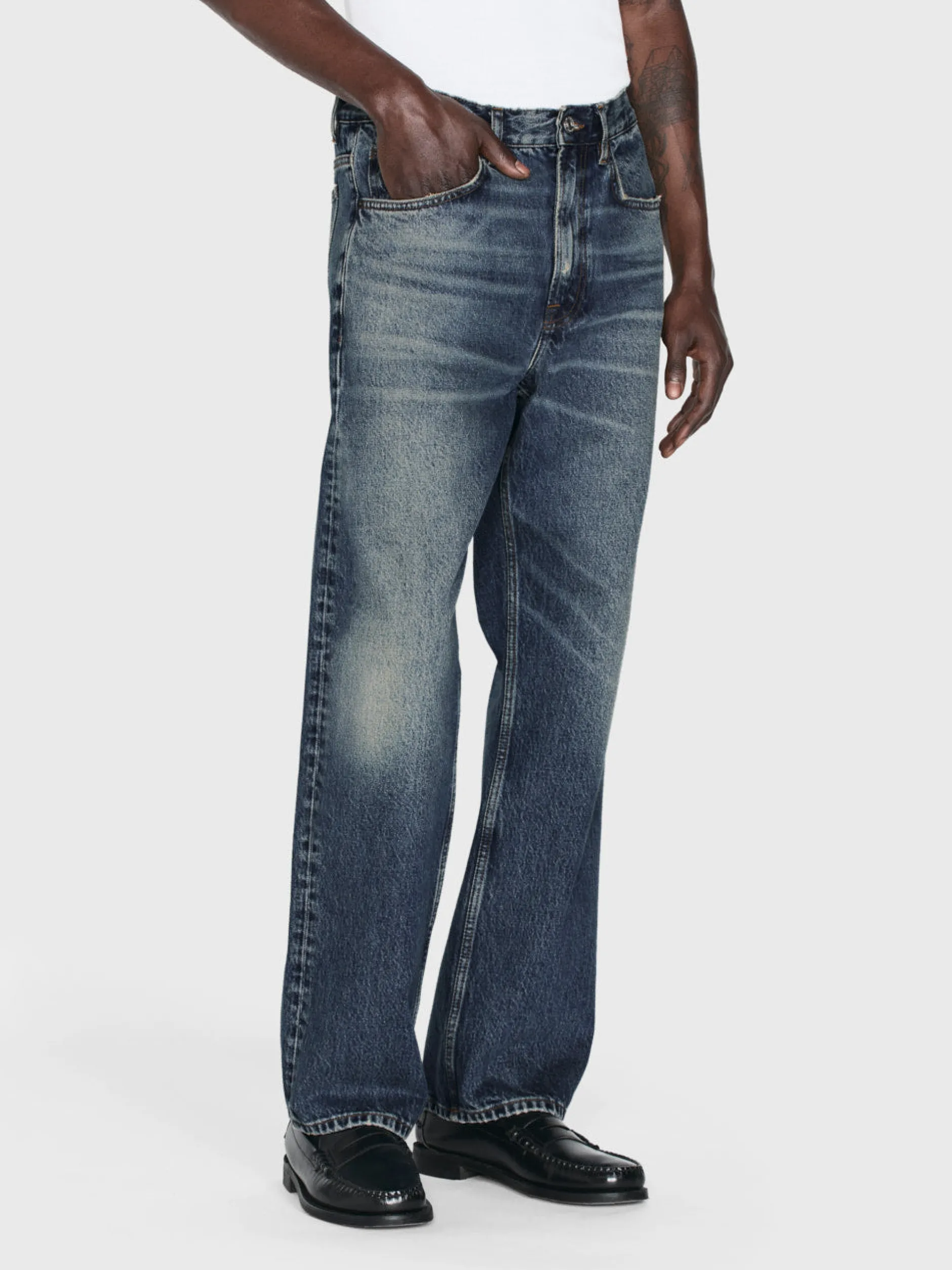 FRAME The Boxy Jean in< Straight