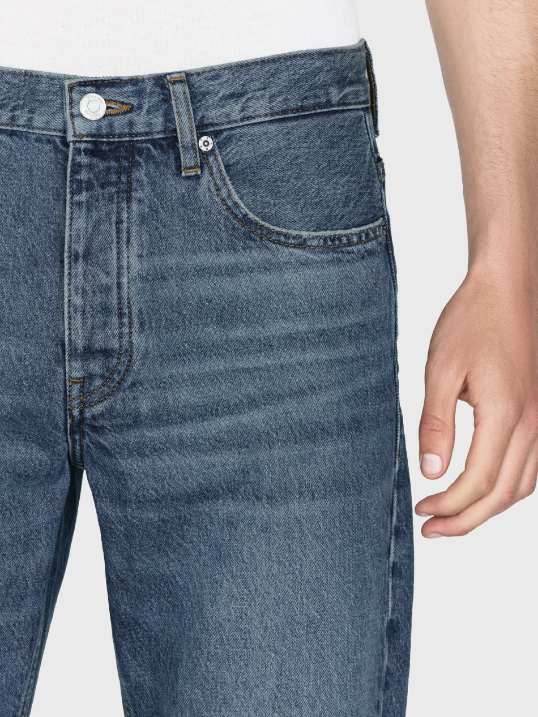 FRAME The Straight Jean in Blue Gold< Straight