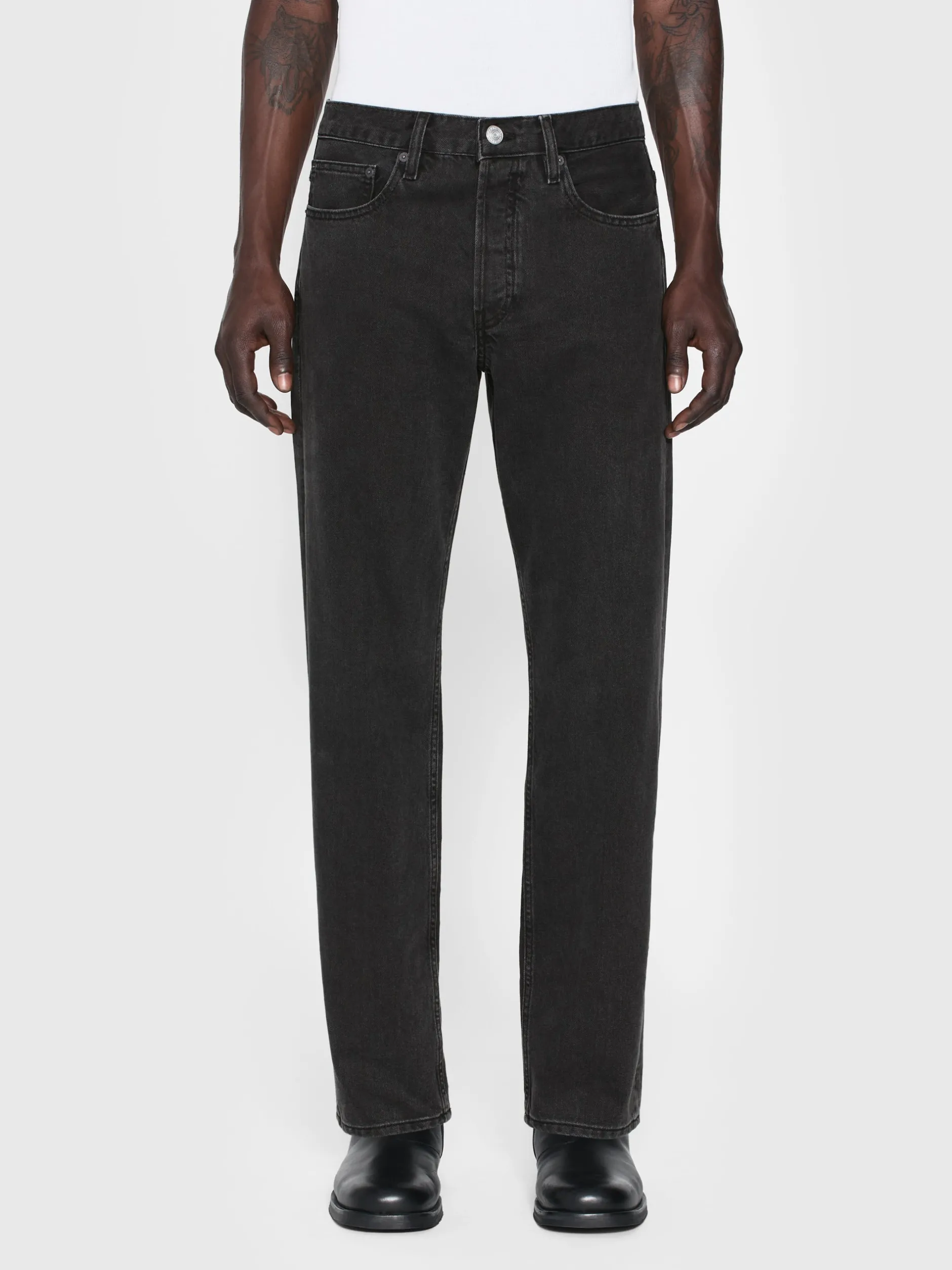 FRAME The Straight Jean in< Straight