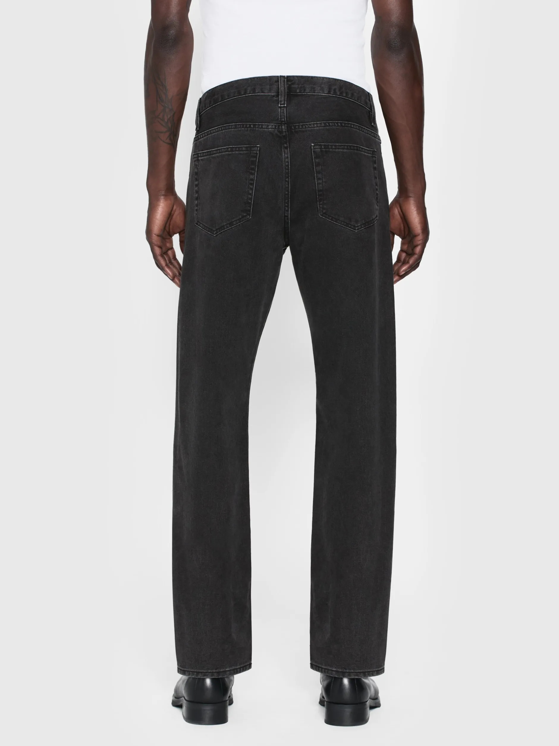 FRAME The Straight Jean in< Straight