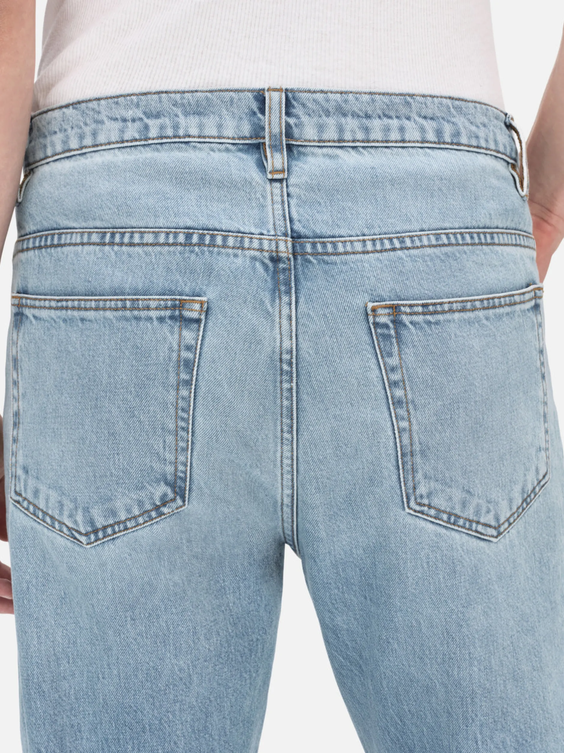 FRAME The Straight Jean in< Straight