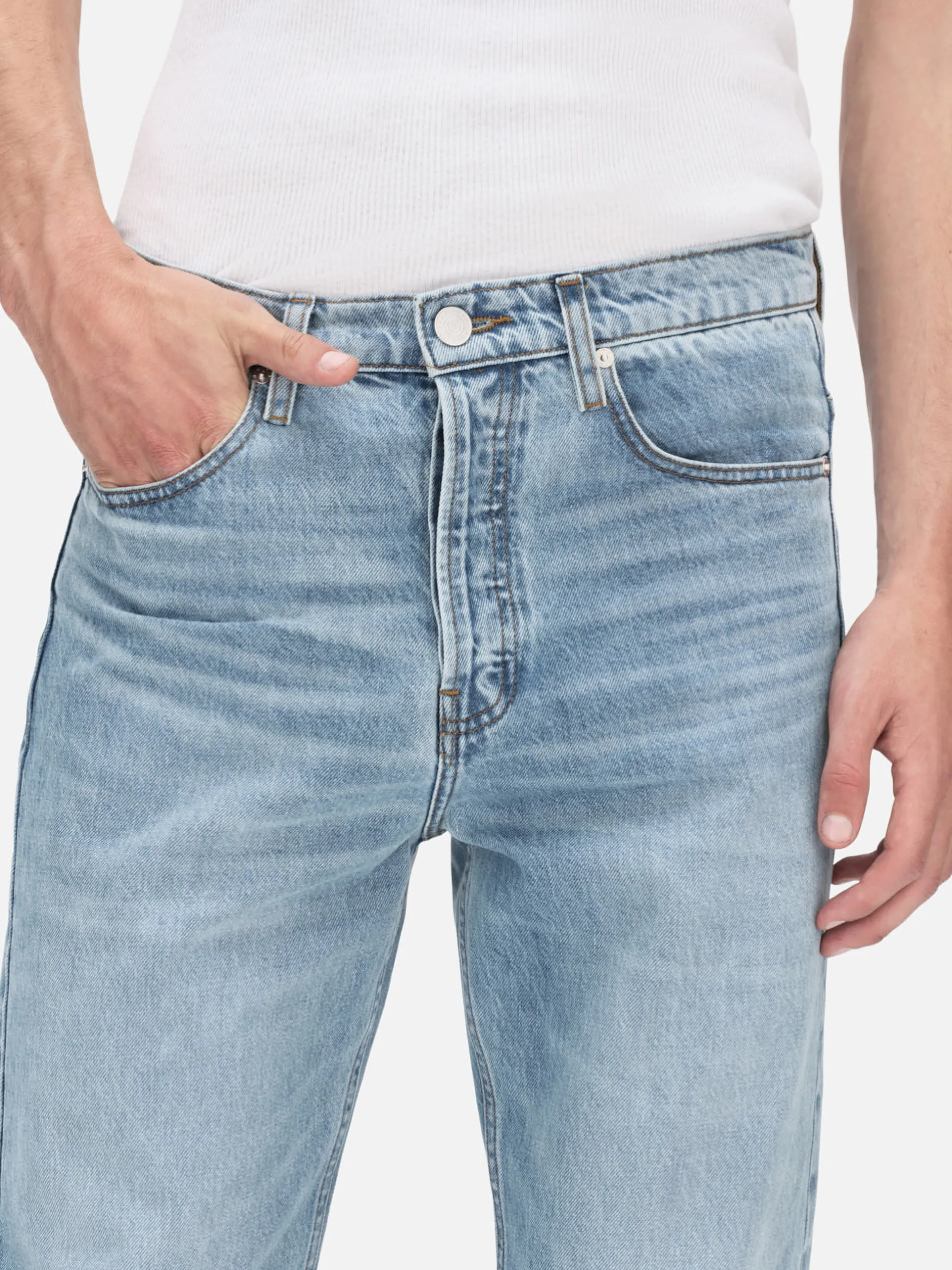 FRAME The Straight Jean in< Straight