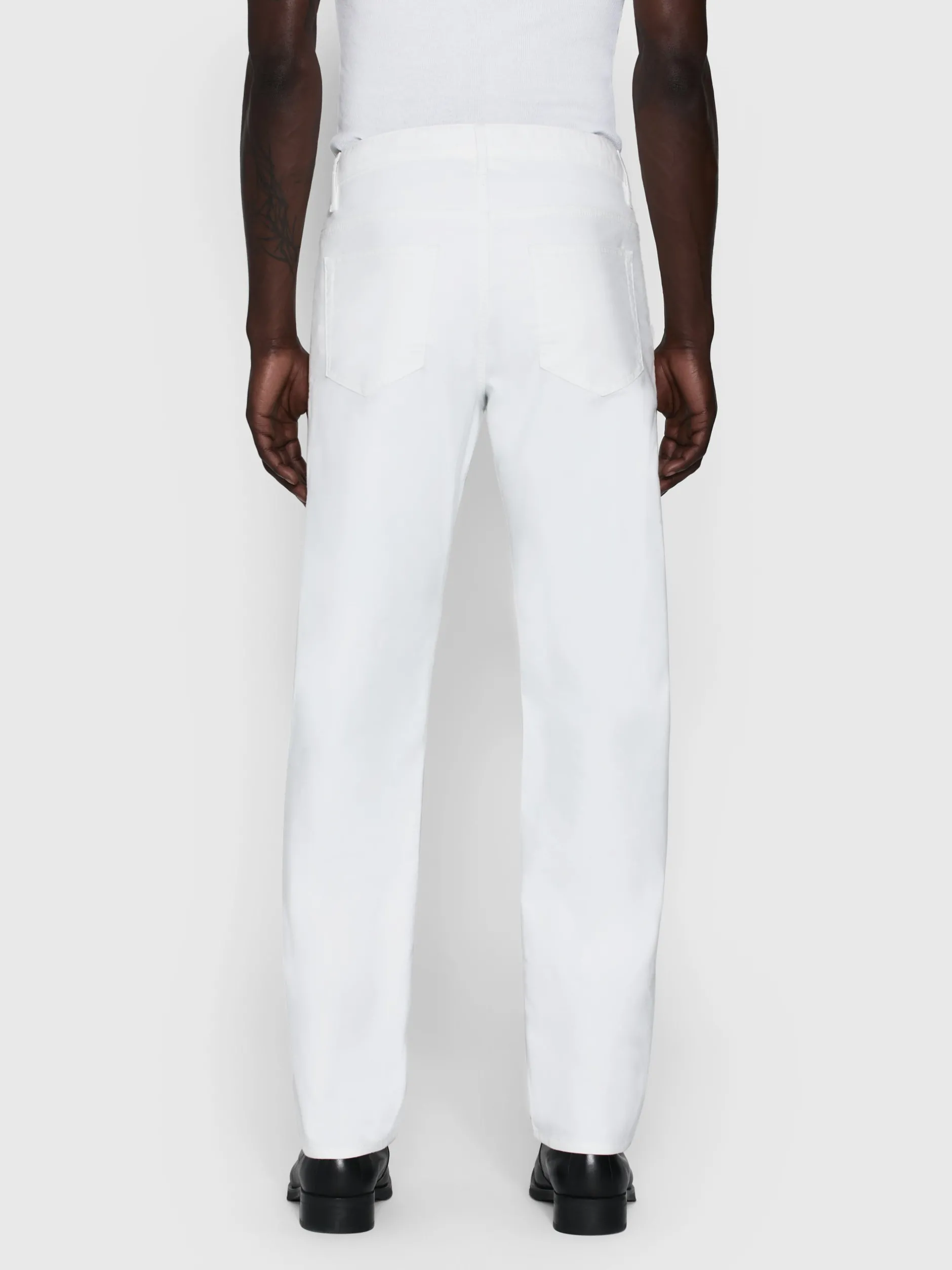 FRAME The Straight Jean in Off White< Straight